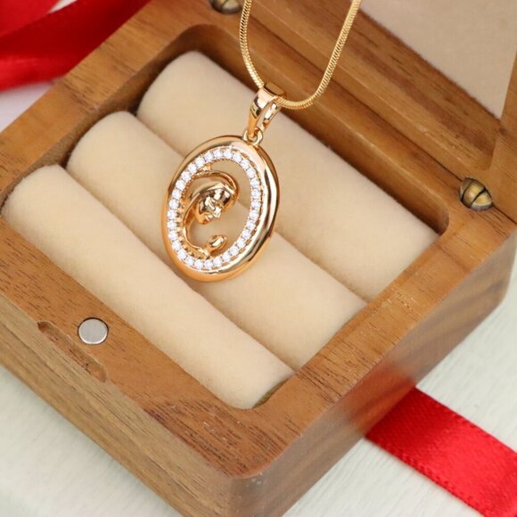 "Rose Gold Oval Pendant with Mother and Child Crystal Frame Design, XPPT1511 - Picture 5 of 13